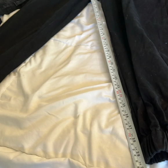 TNA Tawny
Cargo Pant,
Size Small. Black colored utility style cargos. Streetwear - Picture 15 of 16